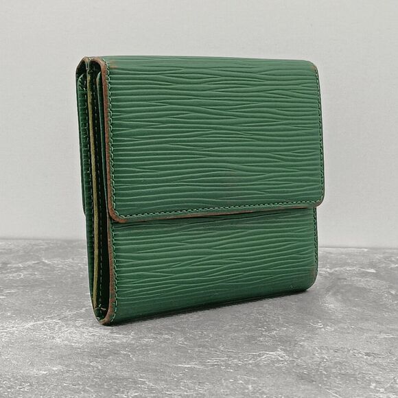 Louis Vuitton Green Epi Leather Compact Size Small Women’s Wallet Unisex - Picture 4 of 12